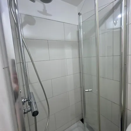 Apartamento Modernes 1-zimmer Appartment- Mit Doppelbett Und Smart-tv *