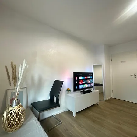 Modernes 1-zimmer Appartment- Mit Doppelbett Und Smart-tv بون